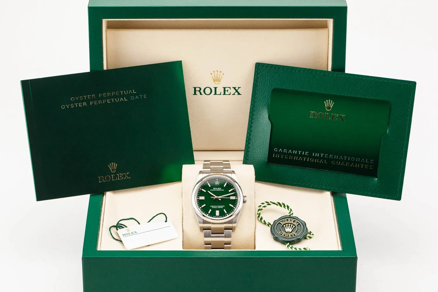 ROLEX グリーンボックス Rolex Gmt-Master 126710GRNR Bruce Wayne Dial May 2025